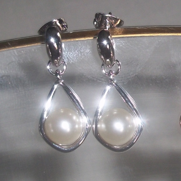 Silver Droplet Set Pearl Earrings - Picture 2 of 4